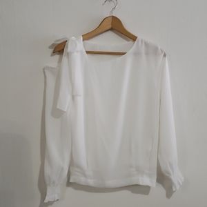 White NWOT's Peek Shoulder Bow Blouse Sz XS